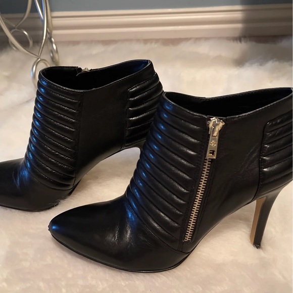 *SOLD* GORGEOUS! Black Leather Booties 8 1/2 - Picture 3 of 11